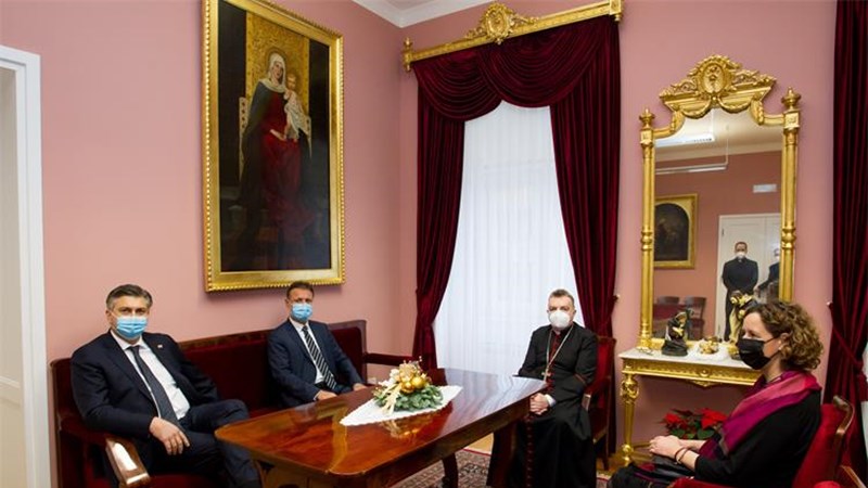 Plenković izrazio nadu da ćemo s cjepivom premostiti probleme iz 2020. godine
